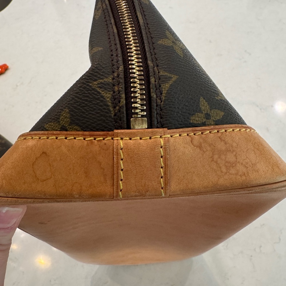 Louis Vuitton Monogram Alma PM - Picture 9 of 11